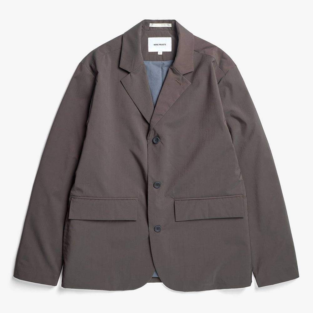 Norse-Projects-Nilas-Alpinix-Smart-Merino-Jacket-Sealbrown-N50-0287.jpg